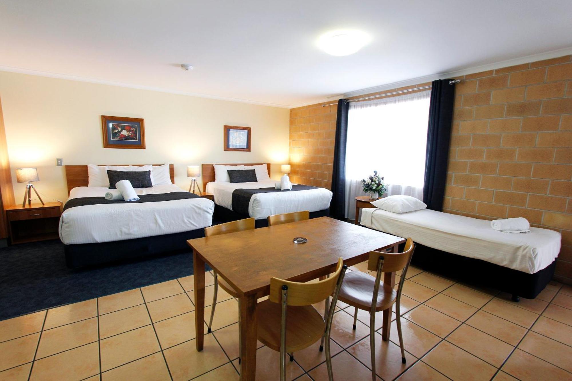 מקיי Windmill Motel & Events Centre מראה חיצוני תמונה