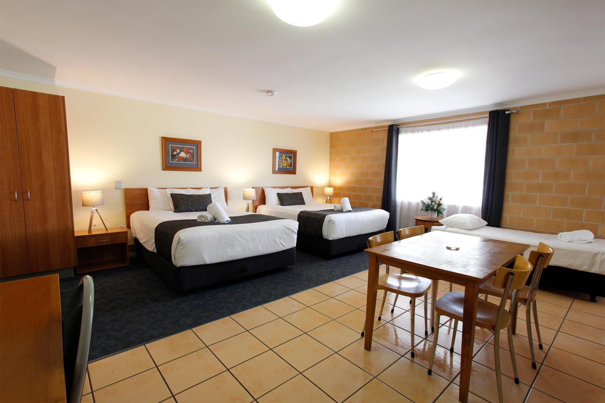 מקיי Windmill Motel & Events Centre מראה חיצוני תמונה