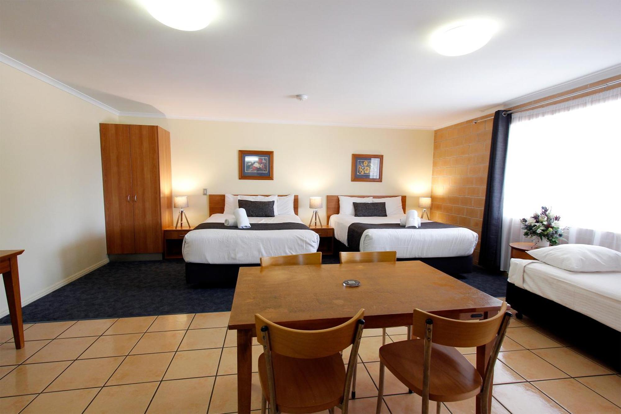מקיי Windmill Motel & Events Centre מראה חיצוני תמונה