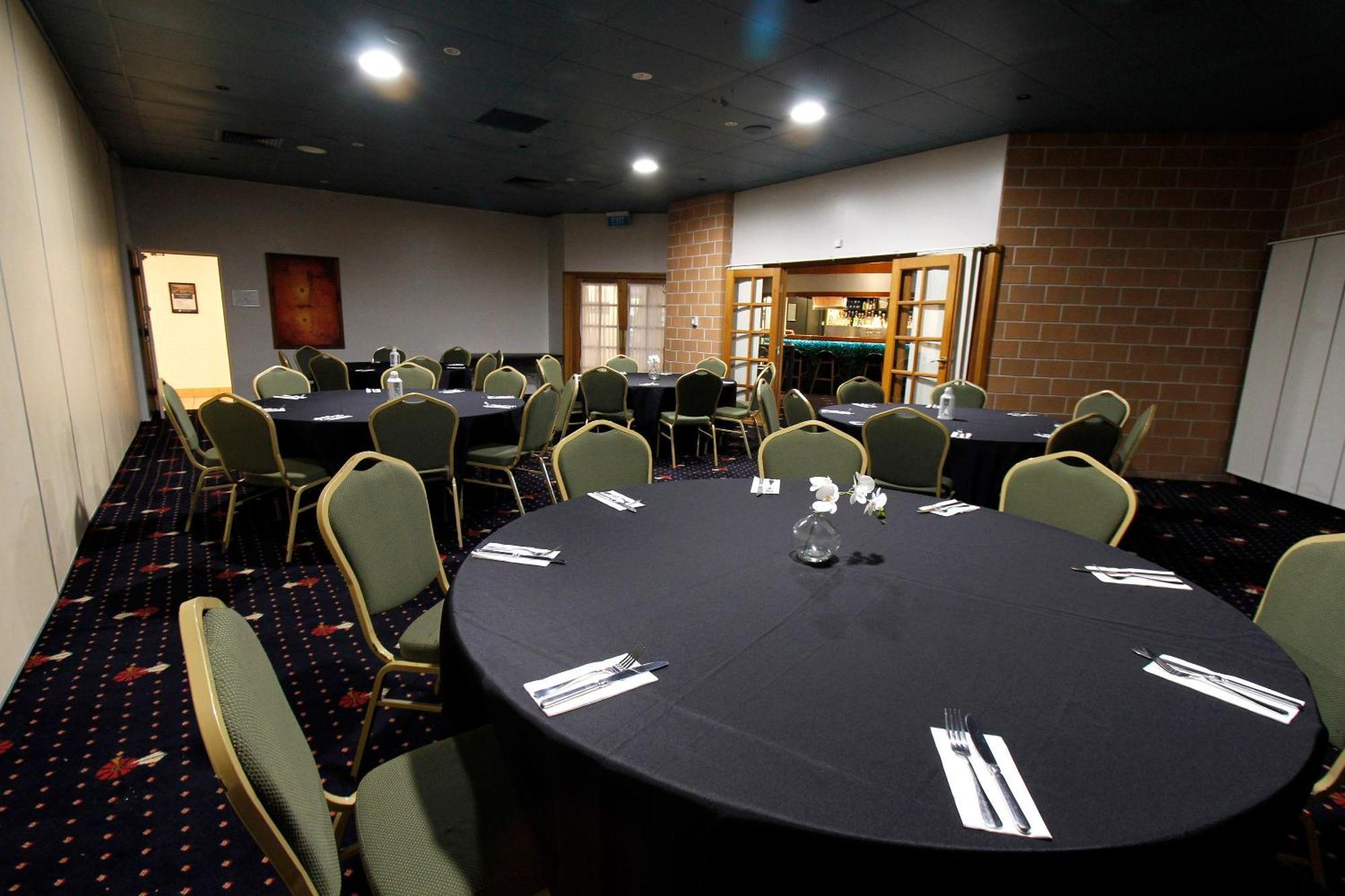 מקיי Windmill Motel & Events Centre מראה חיצוני תמונה
