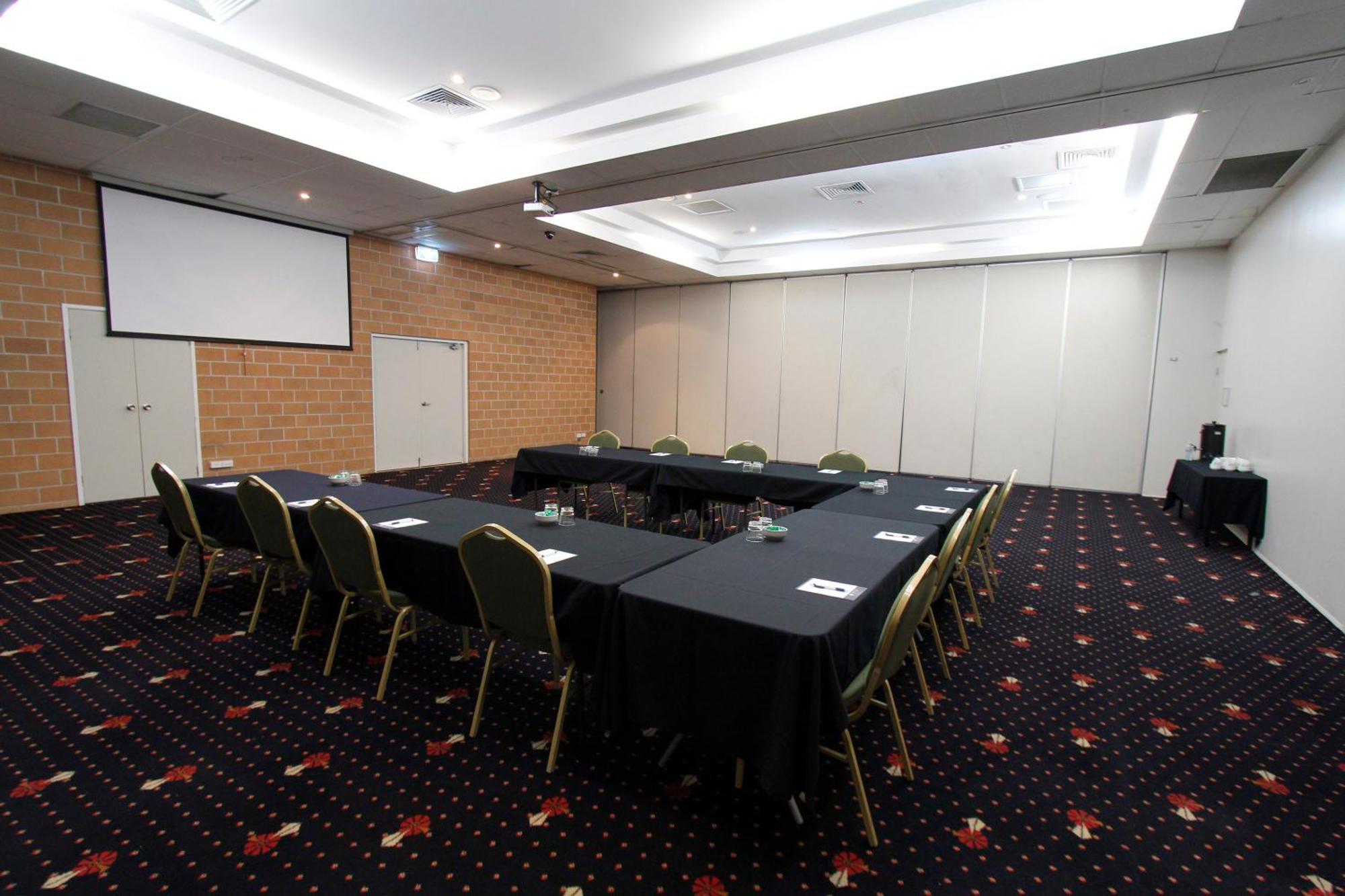 מקיי Windmill Motel & Events Centre מראה חיצוני תמונה