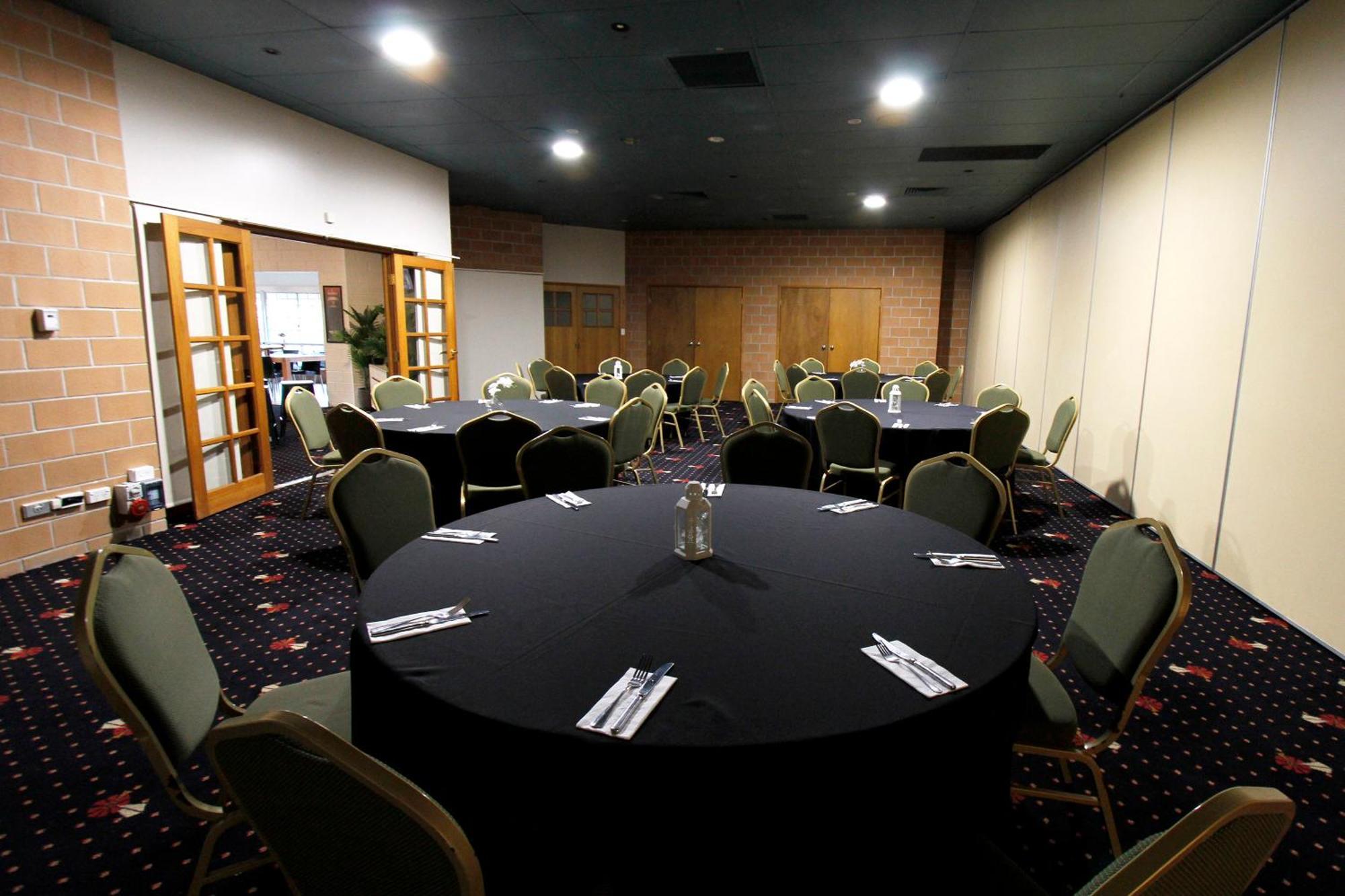 מקיי Windmill Motel & Events Centre מראה חיצוני תמונה