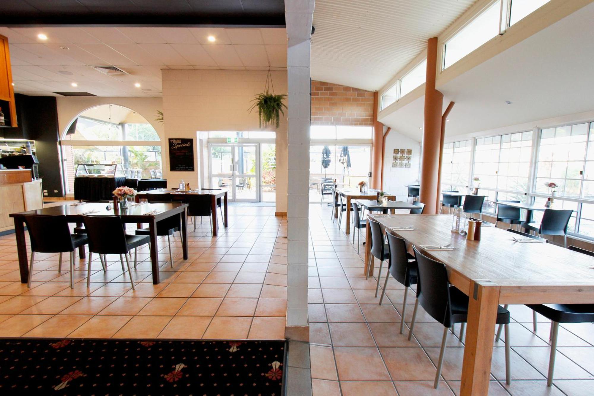מקיי Windmill Motel & Events Centre מראה חיצוני תמונה