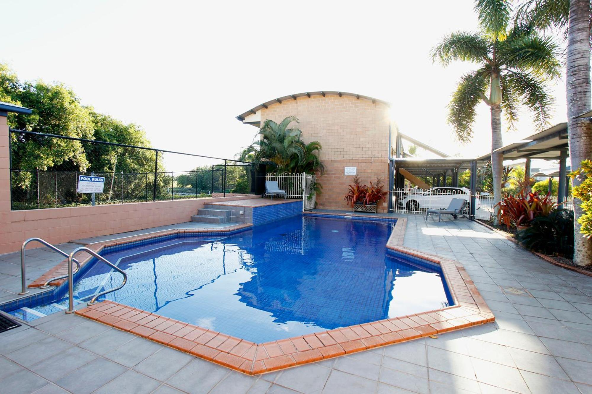 מקיי Windmill Motel & Events Centre מראה חיצוני תמונה