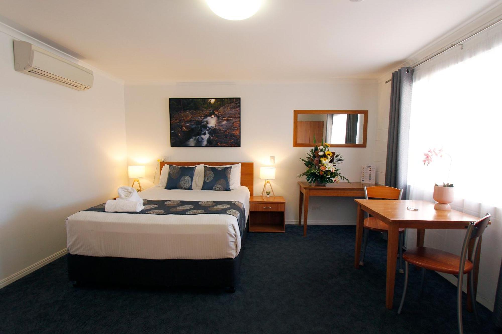 מקיי Windmill Motel & Events Centre מראה חיצוני תמונה