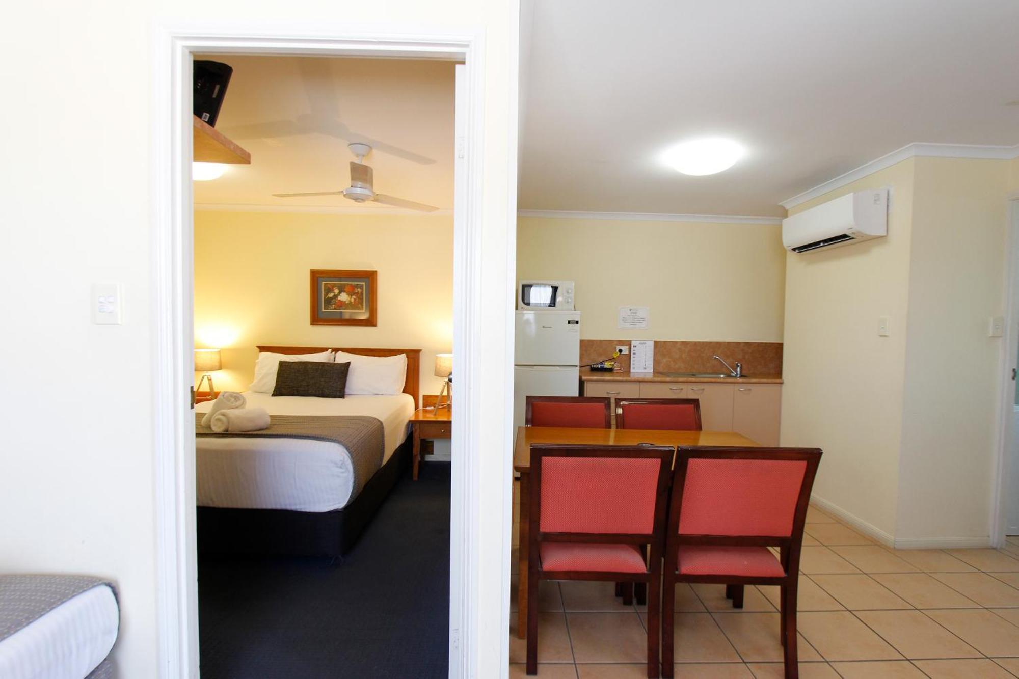 מקיי Windmill Motel & Events Centre מראה חיצוני תמונה