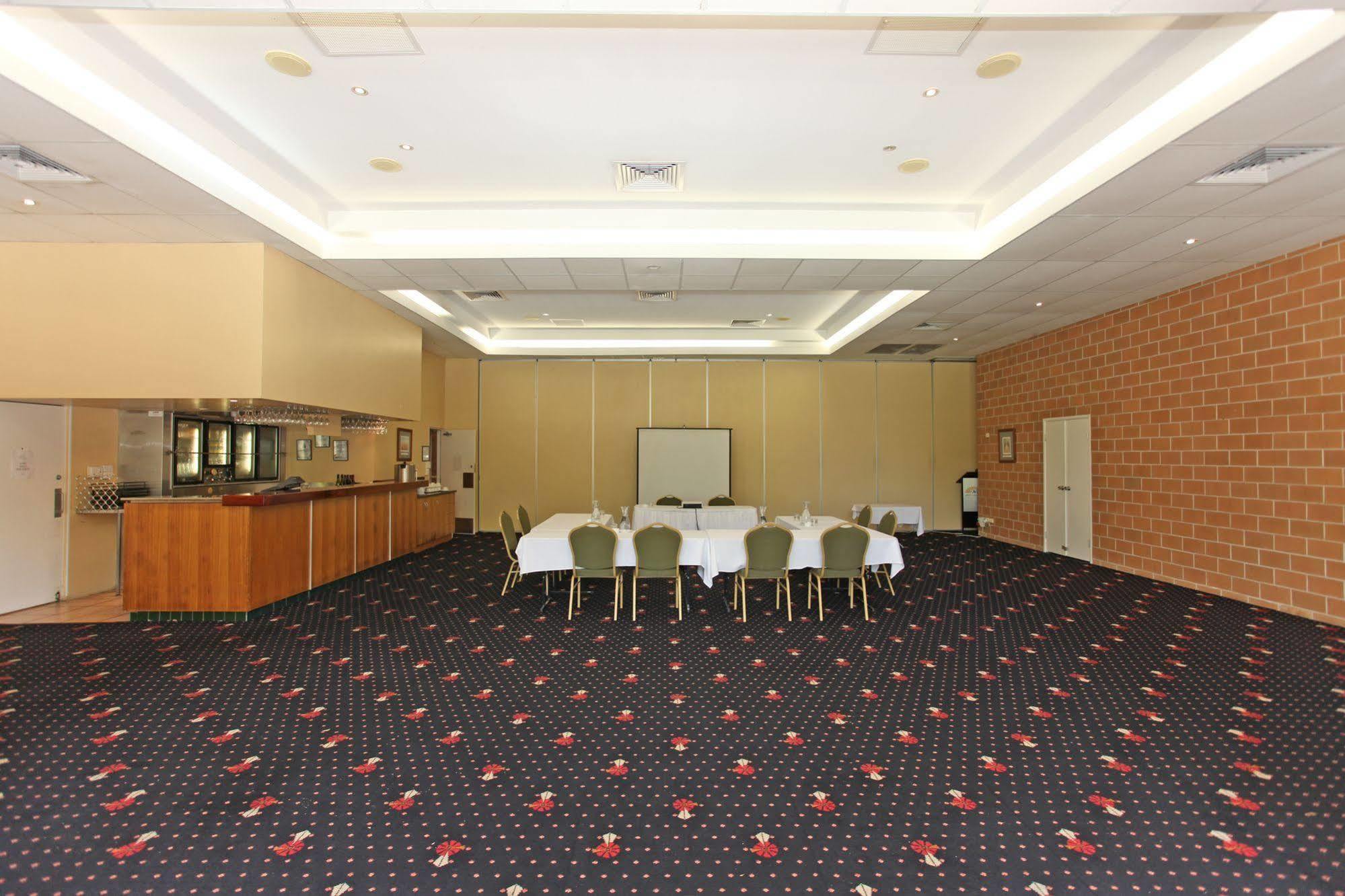 מקיי Windmill Motel & Events Centre מראה חיצוני תמונה