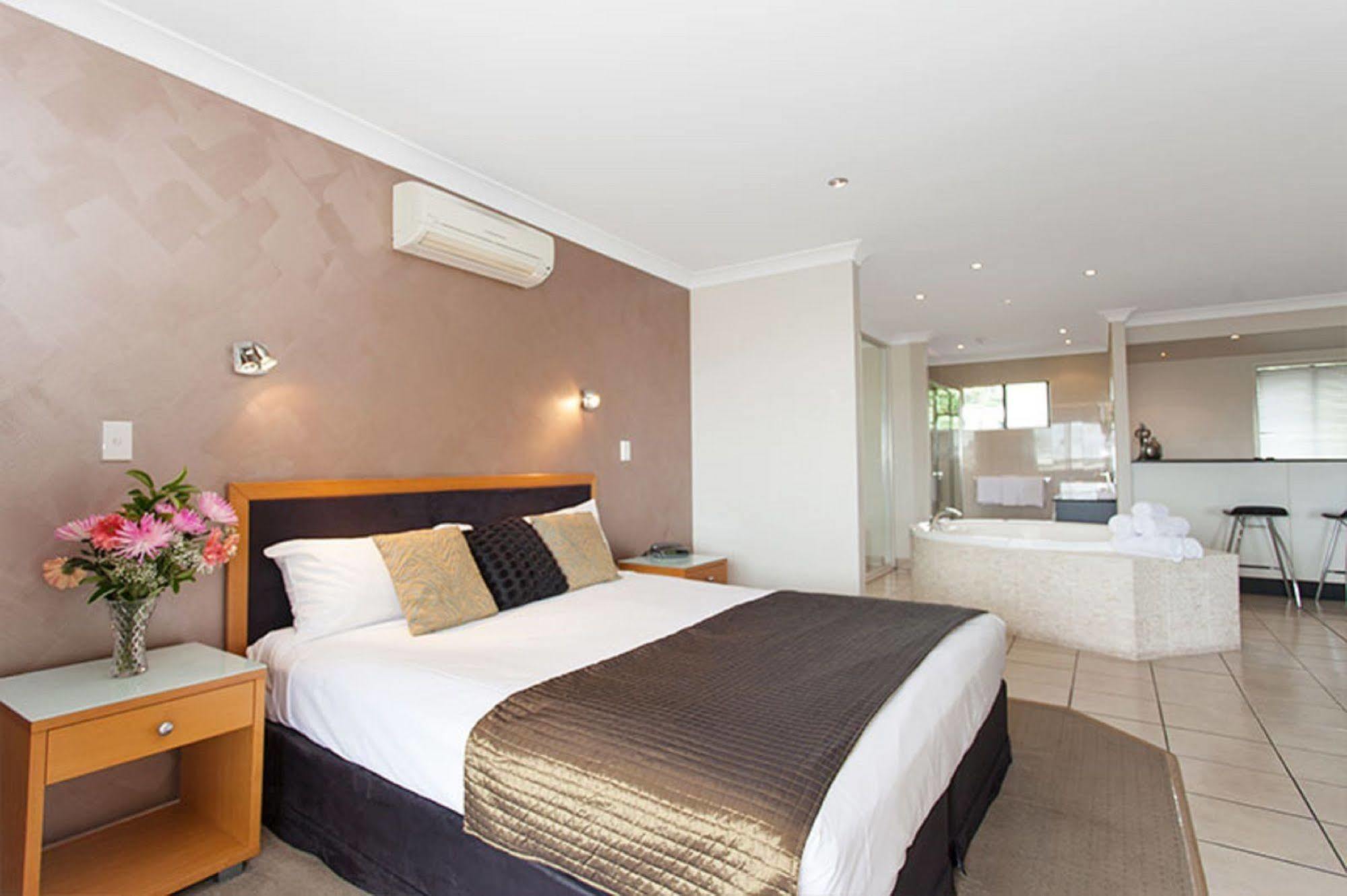 מקיי Windmill Motel & Events Centre מראה חיצוני תמונה