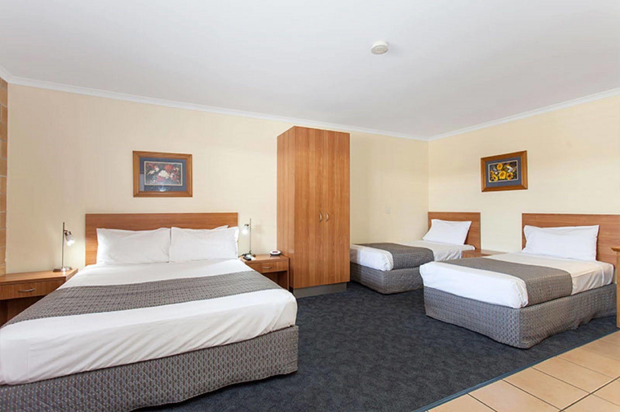 מקיי Windmill Motel & Events Centre מראה חיצוני תמונה